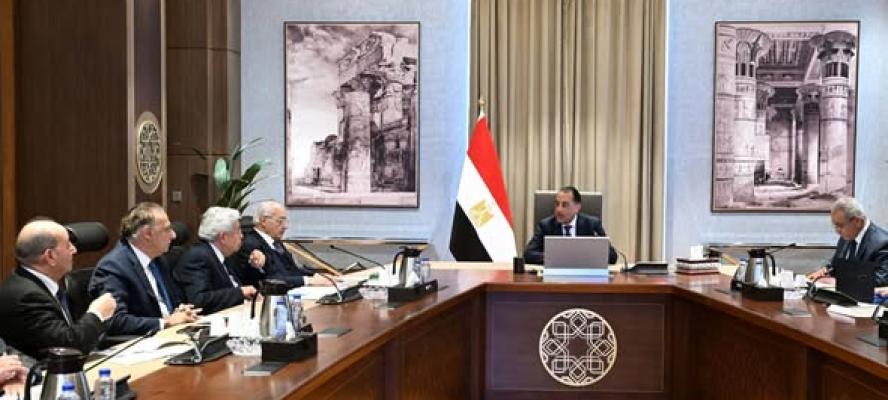 رئيس الوزراء يلتقي أعضاء اللجنة الاستشارية للشئون السياسية