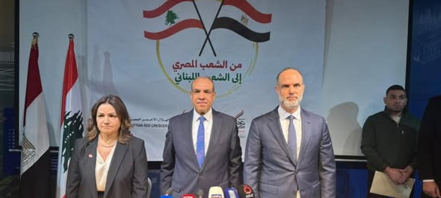 وزير الخارجية يسلم ١٠٠٠ طن من المساعدات الإغاثية خلال زيارته لبيروت