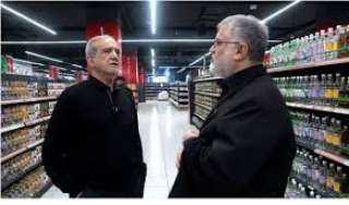 الرئيس الإيرانى يتجول فى محلات طهران تحت القصف