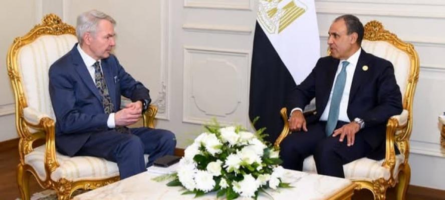 وزير الخارجية يلتقي بالمبعوث الشخصي للسكرتير العام للأمم المتحدة للسودان لبحث تطورات الأزمة السودانية