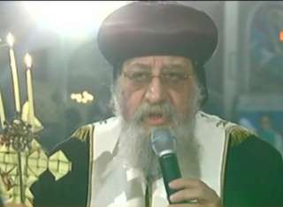 ممسكًا بالشموع وصليب من السعف.. البابا تواضروس يترأس قداس أحد الشعانين