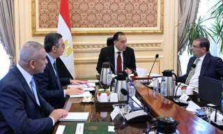 رئيس الوزراء يتابع موقف توافر السلع الاستراتيجية في الأسواق واستعدادات الموسم الحالي... رئيس الوزراء يتابع موقف توافر السلع الاستراتيجية في الأسواق واستعدادات الموسم الحالي لتوريد القمح المحلي