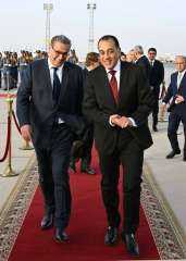 رئيس الوزراء يستقبل نظيره المغربي في مطار القاهرة الدولي