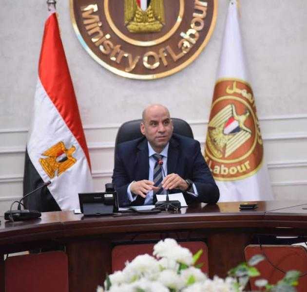 وزير العمل :الاثنين المُقْبل إجازة رسمية مدفوعة الأجر للعاملين بالقطاع الخاص بمناسبة عيد شمّ النسيم.