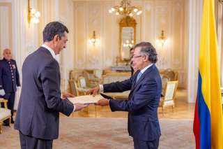 سفير مصر لدى كولومبيا يقدم أوراق اعتماده لرئيس الجمهورية