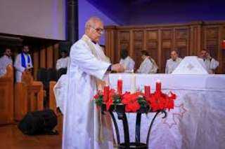 أجراس الكاتدرائية الأسقفية تدق وتعلن بدء قداس عيد القيامة