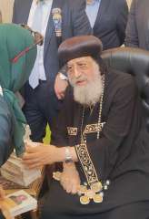 أجواء البهجة تسود الكاتدرائية في عيد القيامة والبابا تواضروس يوزع الحلوى على... أجواء البهجة تسود الكاتدرائية في عيد القيامة والبابا تواضروس يوزع الحلوى على المهنئين