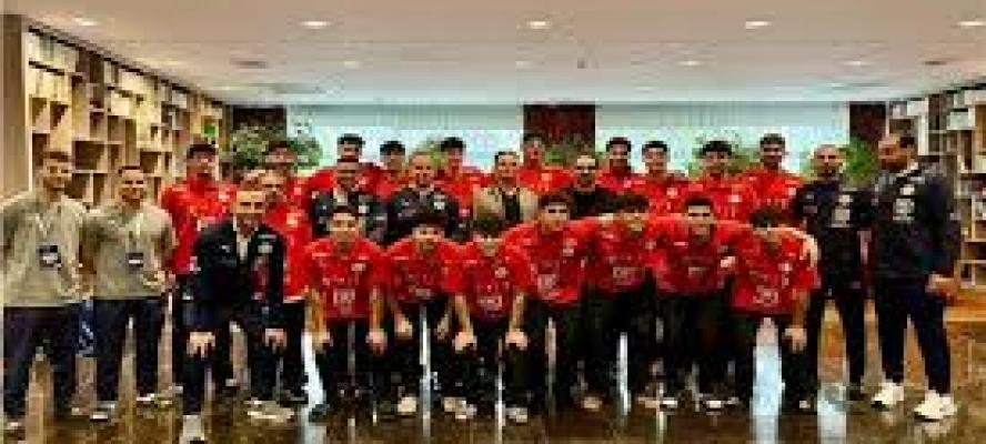 السفير المصرى فى سلوفاكيا يزور بعثة منتخب اليد 2008 ويشيد بالأداء العالمى