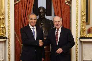 وزير الخارجية يلتقي رئيس لجنة العلاقات الخارجية بمجلس الشيوخ الأمريكي