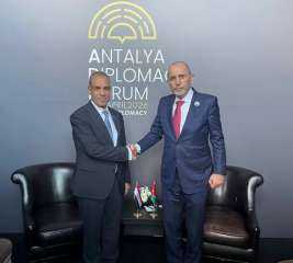 وزير الخارجية يلتقي بنظيره الأردني على هامش منتدى أنطاليا الدبلوماسي