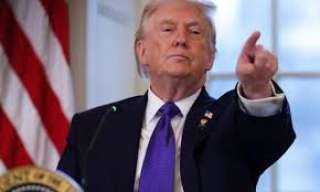 ترامب يهدد بقصف محطات الطاقة والجسور في إيران إذا رفضت عرضه