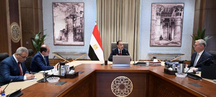 رئيس الوزراء يتابع مع وزيري المالية والبترول عددًا من ملفات العمل المشترك