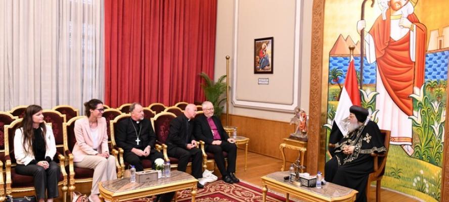 البابا تواضروس يستقبل الأمين العام لمجلس كنائس المجر
