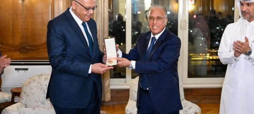 الملك محمد السادس يمنح السفير ياسر عثمان ”الوسام الملكي من درجة قائد ”