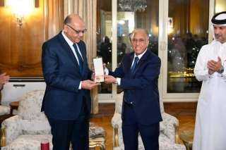 الملك محمد السادس يمنح السفير ياسر عثمان ”الوسام الملكي من درجة قائد ”