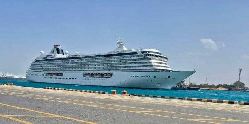 ميناء السخنة التابع لاقتصادية قناة السويس يستقبل السفينة (CRYSTAL SERENITY) بحمولة 1100 فرد