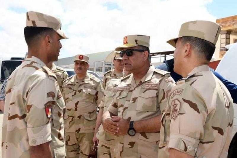 وزير الدفاع: رجال القوات المسلحة يضحون بالغالي والنفيس للحفاظ عن أمن مصر واستقرارها