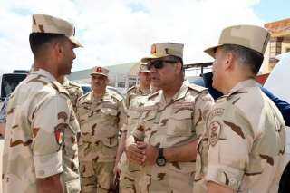 وزير الدفاع: رجال القوات المسلحة يضحون بالغالي والنفيس للحفاظ عن أمن مصر واستقرارها