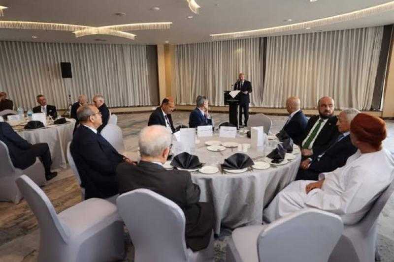 وزير النقل يلتقي رؤساء ووفود اتحادات غرف التجارة والصناعة والزراعة للبلاد العربية