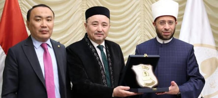 وزير الأوقاف يستقبل نائب رئيس الجامعة المصرية للثقافة الإسلامية بكازاخستان وسفير كازاخستان لدى القاهرة