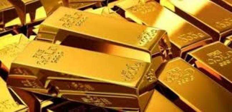 الذهب يتراجع مع قفزة النفط وصعود الدولار بعد تبدد آمال السلام بين أمريكا وإيران