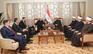 وزير الأوقاف يستقبل مفتي بولندا لتعزيز التعاون الديني والثقافي