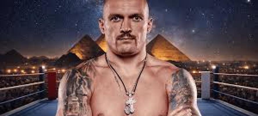 بطل العالم Oleksandr Usyk يصل القاهرة استعدادا للنزال التاريخى بسفح الأهرامات