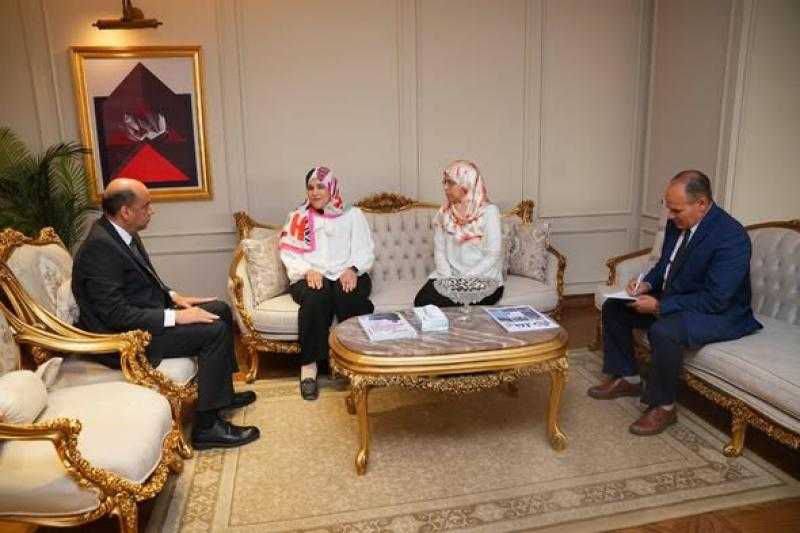 من استغاثة على ”فيس بوك” إلى باب أمل جديد.. وزير العمل يستجيب لاستغاثة بطلة مصر من ذوي الهمم راندا حسني