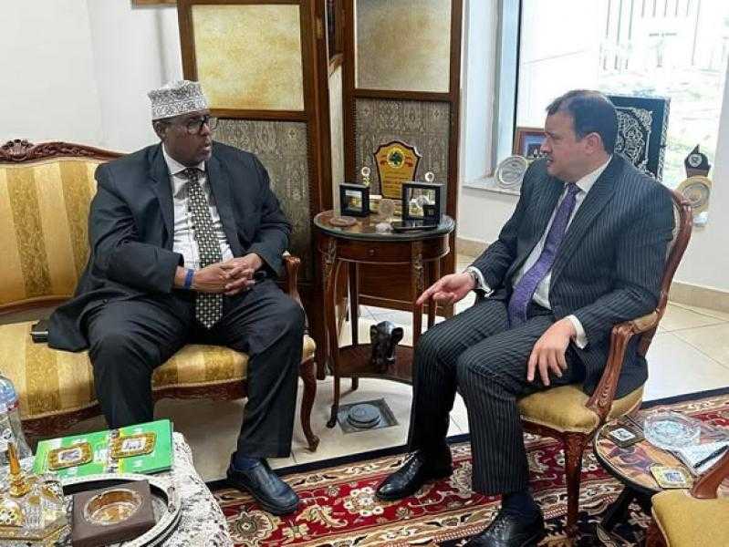 مساعد وزير الخارجية للشئون الأفريقية يستقبل السفير الصومالي لمتابعة جهود إطلاق سراح البحارة المصريين المختطفين.