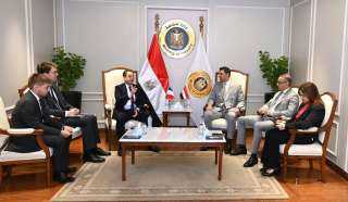 وزير الصناعة يبحث مع سفير فرنسا سبل تعزيز التعاون الصناعي بين مصر وفرنسا وبناء القدرات المحلية وتوطين الصناعة ونقل التكنولوجيا