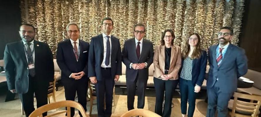 وزير الصحة يبحث مع البنك الدولي تعزيز التعاون في القطاع الصحي