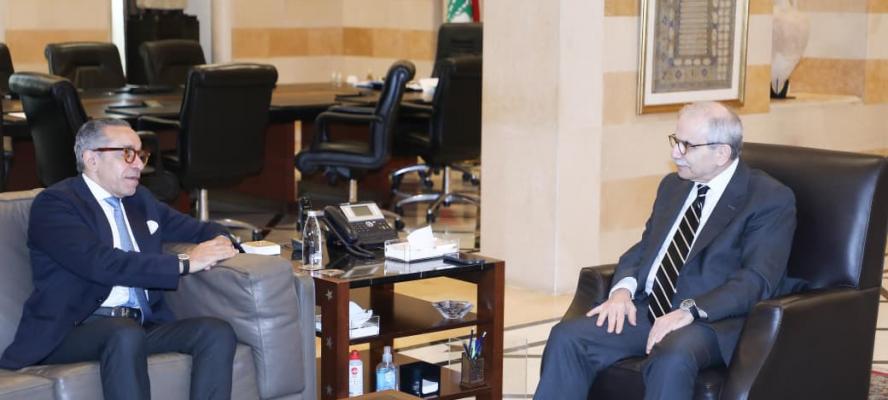 نواف سلام يبحث مع سفير مصر الأوضاع في لبنان والمنطقة