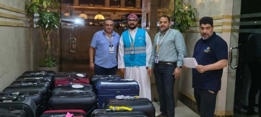 تسليم الحقائب وبطاقات «نسك» لجميع الحجاج الواصلين إلى السعودية