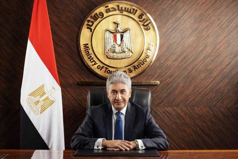 وزير السياحة والآثار على تواصل دائم مع بعثة الحج السياحي لمتابعة أحوال حجاج السياحة والاطمئنان على جاهزية تصعيدهم لعرفات