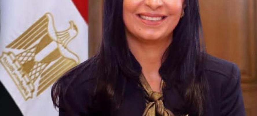 وزيرة التضامن الاجتماعي تتابع أداء حجاج الجمعيات الأهلية مناسك الحج على صعيد عرفات