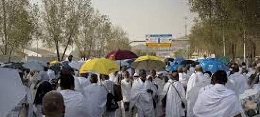 حجاج بيت الله الحرام ينفرون من عرفات إلى مزدلفة