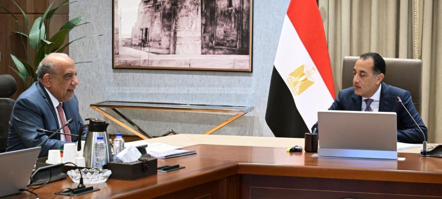 رئيس الوزراء يستعرض الموقف التنفيذي لمشروعات تدعيم الشبكة القومية للكهرباء
