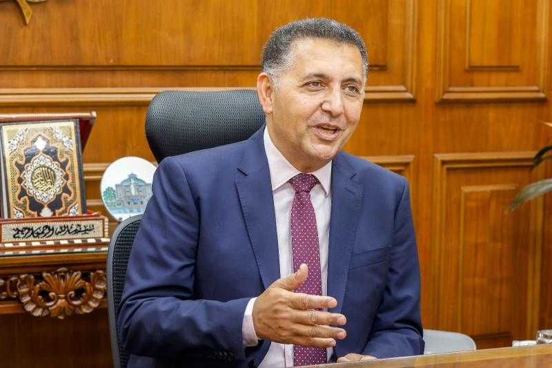 محافظ القليوبية يطيح بمدير التعليم الإعدادي ويوقفه 3 أشهر