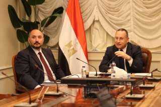 وزير التعليم العالي يعقد اجتماعًا لتكثيف إطلاق القوافل المتكاملة داخل وخارج مصر