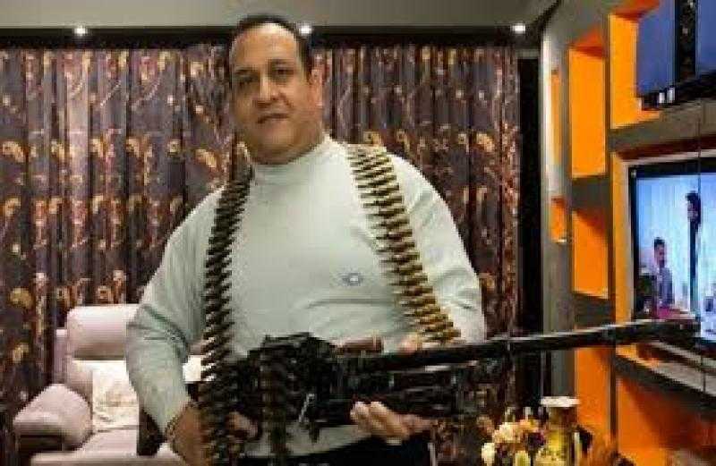 النيابة العامة: ضبط أسلحة آلية وذخائر وقطع أثرية خلال تفتيش مقار صبري نخنوخ