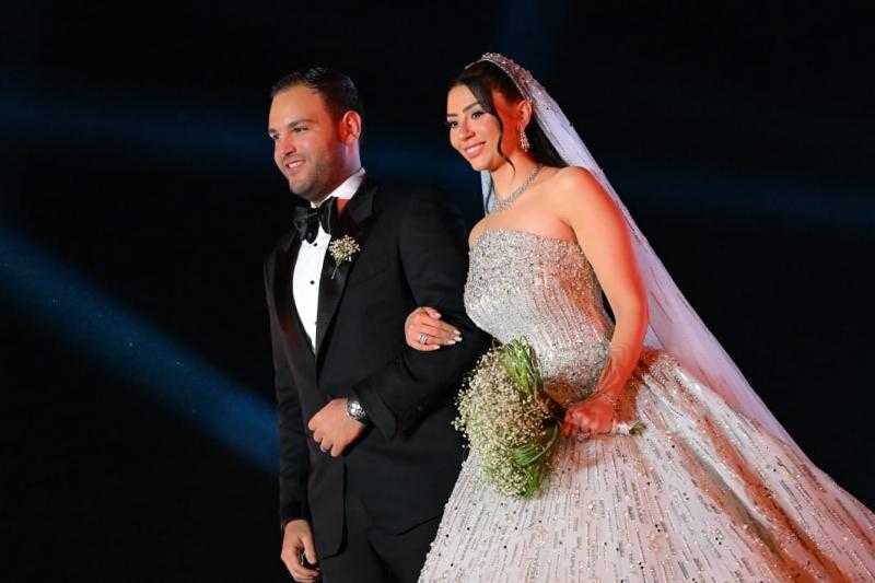بالصور .. عمرو دياب وراغب علامة يشعلان زفاف أسطوري لابنة شقيق الفنان عماد زيادة تحت سفح الأهرامات
