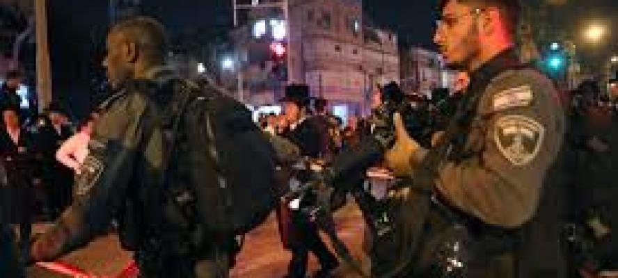قتيل وخمسة جرحى على الأقل في عمليات إطلاق نار بوسط إسرائيل