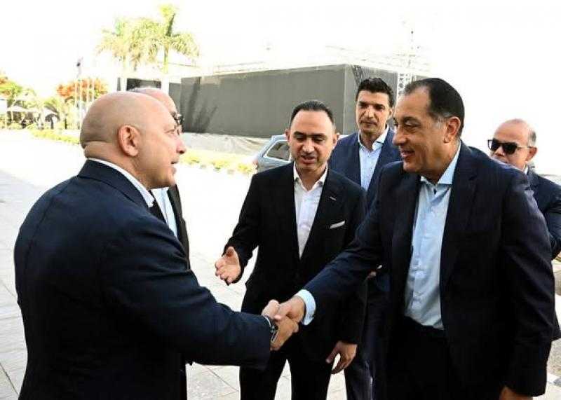 مدبولي يفتتح ويتفقد عدداً من المشروعات الصناعية بالسادس من أكتوبر ويؤكد دعم الدولة لتوطين الصناعات الوطنية