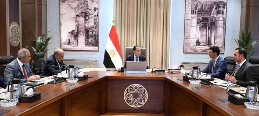 رئيس الوزراء يكلف بعرض الصورة النهائية لمبادرة تشجيع تركيب الواح الطاقة الشمسية في المصانع والمنازل على مجلس الوزراء