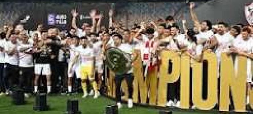 الزمالك يطرح صورا تذكارية للجماهير مع درع الدورى.. والأسعار تصل 4500 دولار
