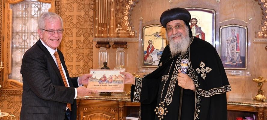 البابا تواضروس يستقبل القائم بالأعمال بالسفارة الأمريكية في القاهرة