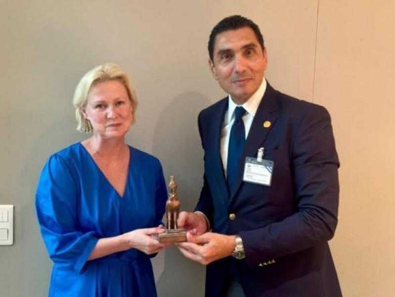 وزير الرياضة يزور مقر منظمة التعاون الاقتصادي والتنمية ”OECD” بباريس ويستعرض برامج التعاون