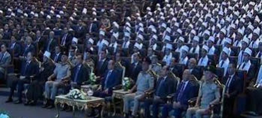 الرئيس السيسى يستمع لعرض من رئيس فرع الدورات المدنية حول الدورة الـ3 لأئمة الأوقاف