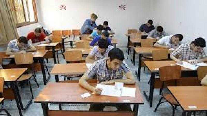 طلاب الثانوية العامة بعد أداء امتحان اللغة الأجنبية الثانية: الأسئلة سهلة