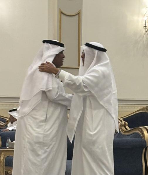 د. جاسم الياقوت وممثلو الجالية المصرية يعزون الإعلامي وليد الفراج والفنان خالد الفراج في وفاة والدهما